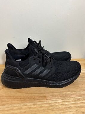 ADIDAS ULTRABOOST triple black size men’s 9